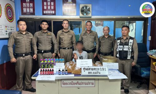 ตำรวจแม่จัน – ปกครองแม่จัน บุกรวบเจ้าของร้านน้ำกระท่อม ตรวจค้นเจอของกลางเพียบ