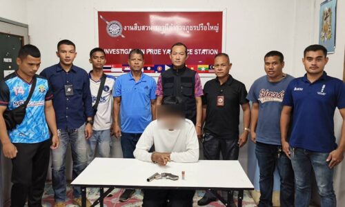 “ศรีสะเกษ” เถื่อน! 2 โจ๋ นัดเคลียร์ใจกลางสี่แยก จ่อปืนจี้หัวแย่งจีบ หญิงสาว วัย 16 ปี