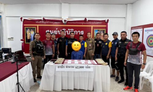 “ศรีสะเกษ” หนีไม่รอด! “นักบิน” ลอบขนยาบ้าหนีข้ามจังหวัด จนมุมถูกรวบคาเถียงนา พร้อมของกลางยาบ้าซุกไร่มัน 6.2 หมื่นเม็ด