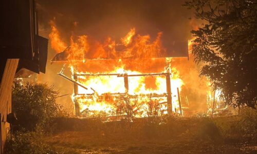 แม่ฮ่องสอน – เกิดเหตุสุดสลด แม่เฒ่าพิการวัย 90 ปี อยู่คนเดียวก่อไฟเพื่อประกอบอาหารและผิงไฟเพื่อกันหนาว เกิดเหตุไฟไหม้บ้านหนีไม่ทันถูกไฟคลอกดับคาบ้าน