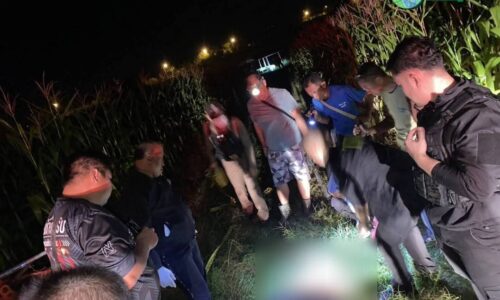 เชียงแสนดุ! คนร้ายดักยิงลุงวัย 65 ปี ดับคารถไถกลางไร่ข้าวโพด ตำรวจเร่งสืบหามือปืน