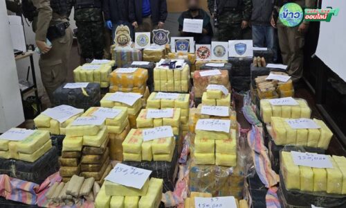 เชียงราย ปส.-นปส.- กกล.ผาเมือง สกัดจับหนุ่มอยุธยา ยาบ้า 8 ล้านเม็ด ลานจอดรถห้างสรรพสินค้าดังบ้านดู่
