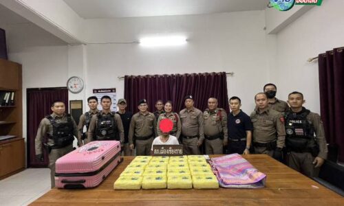 เชียงราย – รวบหนุ่มสุราษฎร์คารถทัวร์! ขนยาบ้า 2 แสนเม็ด เตรียมส่งกรุง ถูกจับคาขนส่งเชียงราย