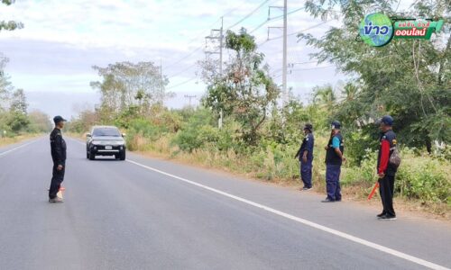 “ศรีสะเกษ” ชรบ.ตั้งด่านคุมเข้มห้าม ปชช. กลับเข้าพื้นที่เสี่ยง ขณะที่การสู้รบยังดุเดือดตลอดทั้งวัน