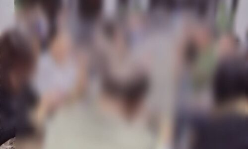 เชียงราย – “คลิปฉาวโผล่! แฉงานเลี้ยง VIP ศรีดอนมูล ท้าทายกฎเหล็ก กกต. จับตากำนัน-ผู้ใหญ่บ้าน เอี่ยวขบวนการชี้นำ?”