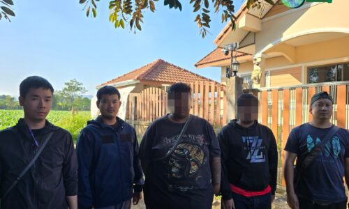 ด่วน! ชุดสืบ สภ.แม่จัน รวบแก๊งเงินกู้นอกระบบ หลังชาวบ้านสุดทนโปรยใบปลิวตามบ้านยามวิกาล ชาวบ้านแม่จันโล่งอก! ตร.รวบแก๊งเงินกู้