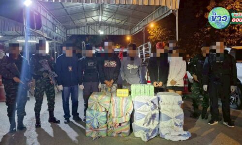 เชียงราย – สกัดขบวนการค้ายานรก! ทหาร–ตำรวจเชียงราย รวบ 4 วัยรุ่น ขนยาบ้า 1.2 ล้านเม็ด ไอซ์ 145 กก. ซุกลังส้มกลางดึก