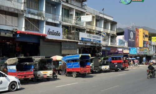 เชียงราย – รถตู้ขนส่งสินค้า ต้องกราบไหว้ศาล เจ้าพ่อ เจ้าแม่ ก่อนข้ามด่านชายแดนอำเภอแม่สาย – ท่าขี้เหล็ก