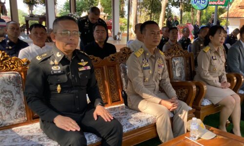 เชียงใหม่ — ศูนย์พัฒนาปิโตรเลียมภาคเหนือ กรมการพลังงานทหาร ร่วมกับอำเภอฝาง จัดพิธีบวงสรวง “เจ้าพ่อข้อมือเหล็ก”