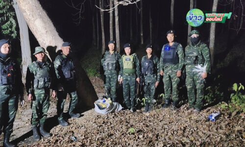 เชียงราย – ทหาร–นบ.ยส.35 สนธิกำลังสกัดยา ยึดยาบ้า 2 แสนเม็ด กลางสวนยางแม่สาย