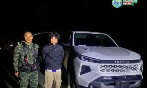 เชียงราย – รวบ 2 กระบะซิ่งฝ่าด่าน! สารภาพรับจ้างขนเตรียมส่งข้ามแดนแม่สาย แลกเงิน 5 พัน