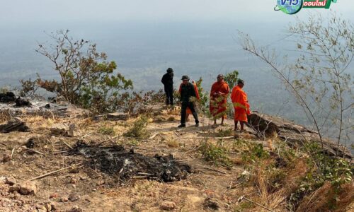 “ศรีสะเกษ” เขมรป่วน เผาป่า-ประชิดชายแดนไม่หยุด ขณะที่คณะสงฆ์นำทีมช่างขุดเจาะน้ำบาดาล-ขยายไฟฟ้า หนุนฝ่ายความมั่นคง