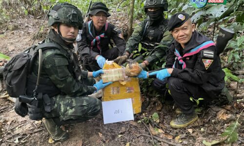 เชียงใหม่ – ทหารม้า-ทรานพราน เด็ดหัว 2 ศพ คาราวานยานรก! ปะทะสนั่นชายแดนฝาง ยึดยาบ้า 2 แสนเม็ด-ไอซ์-ฝิ่นดิบอื้อ
