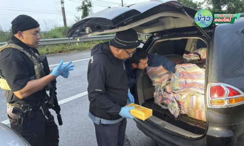 เชียงราย – ตชด.327 ไล่บดปาเจโรเสียหลักพุ่งขึ้นเกาะกลาง สกัดยาบ้าล็อตใหญ่ 4 ล้านเม็ดคาสายเชียงแสน-แม่จัน